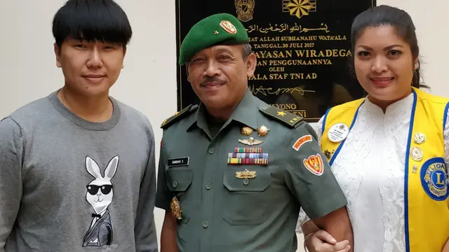 Marcos Tjung bersama  Brigjen TNI Bambang Sudono, SE
