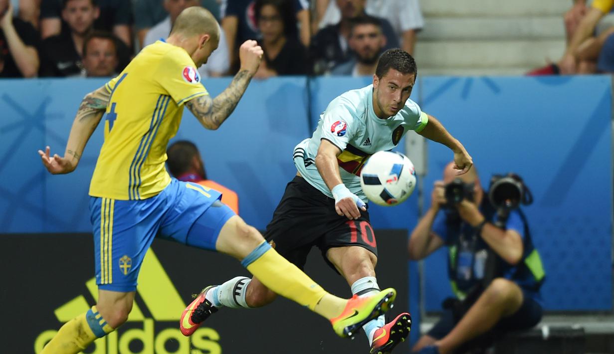 Eden Hazard melepaskan 91% umpan akurat, menciptakan lima peluang, dan satu assist saat Belgia menang atas Swedia 1-0, (22/6/2016). (AFP/Bulent Kilic)