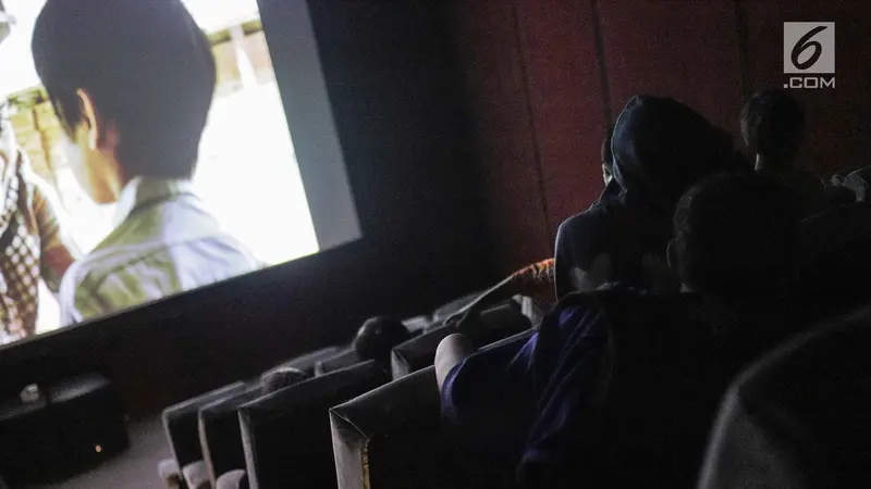 Melihat Bioskop Rakyat Di Teluk Gong