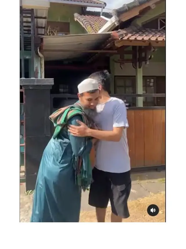 10 Momen Anton dan Sakti Eks Sheila On 7 saat Reuni, Tak Sengaja Bertemu di Warmindo