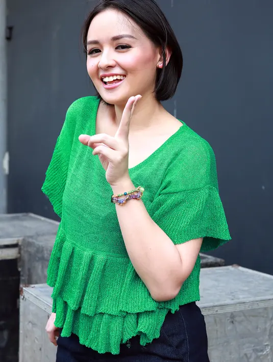 Kehebatan Joanna sebagai seorang ibu patut diacungi jempol, pasalnya wanita cantik ini sama sekali tidak menggunakan jasa pengasuh bayi atau baby sitter dalam mengurus anak ketiganya yang masih bayi ini. (Deki Prayoga/Bintang.com)