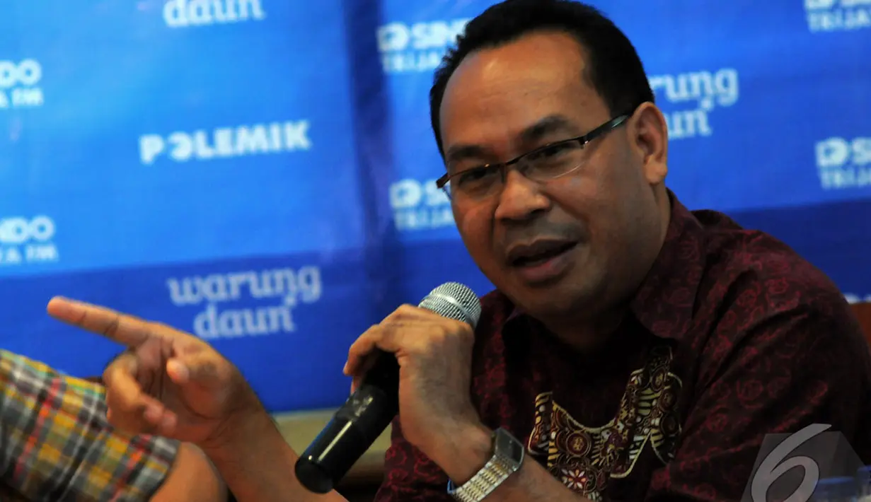 Salah satu pembicara memaparkan pendapatnya dalam acara diskusi Polemik Bukan Parlemen Biasa, di Jakarta, Sabtu (11/10/2014) (Liputan6.com/Faisal R Syam)
