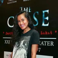 Ditemui di kawasan Thamrin, Jakarta Pusat, Rabu (26/4/2017), Lia menceritakan tantangannya dalam membintangi film The Curse yang menuntutnya menjadi cewek lugu, dan imut. Menurutnya, ia tak bisa serius. (Galih W.Satria/Bintang.com)