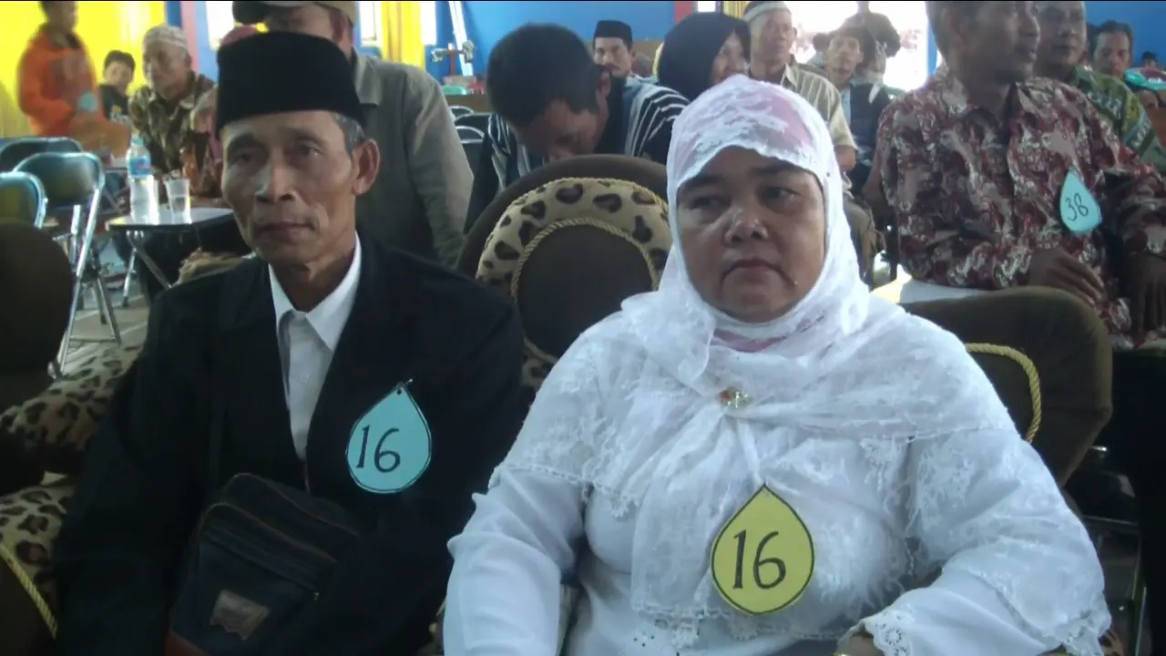 Pasangan Lansia di Cianjur Nikah Massal