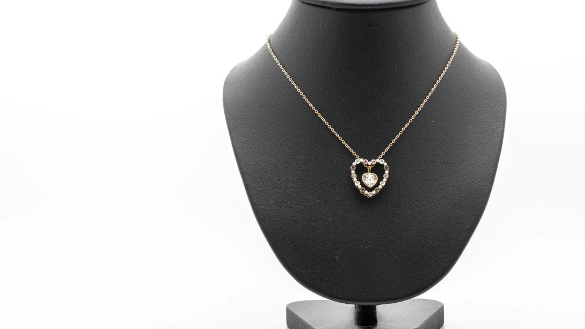 6 Model Kalung Emas untuk Orang Tua, Desain Simpel Tapi Elegan
