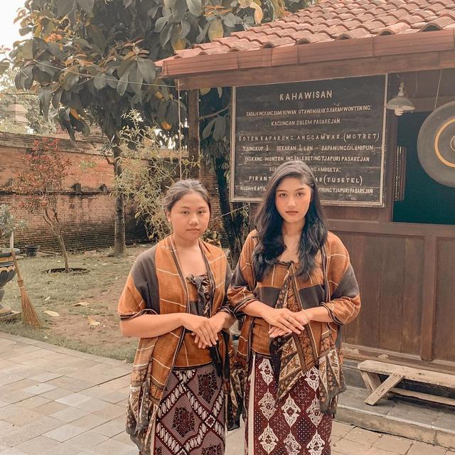 6 Pesona Erina Gudono dalam Balutan Kain Nusantara, Disebut Cocok dengan Kaesang