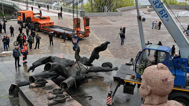 Monumen Persahabatan Rusia-Ukraina Dihancurkan
