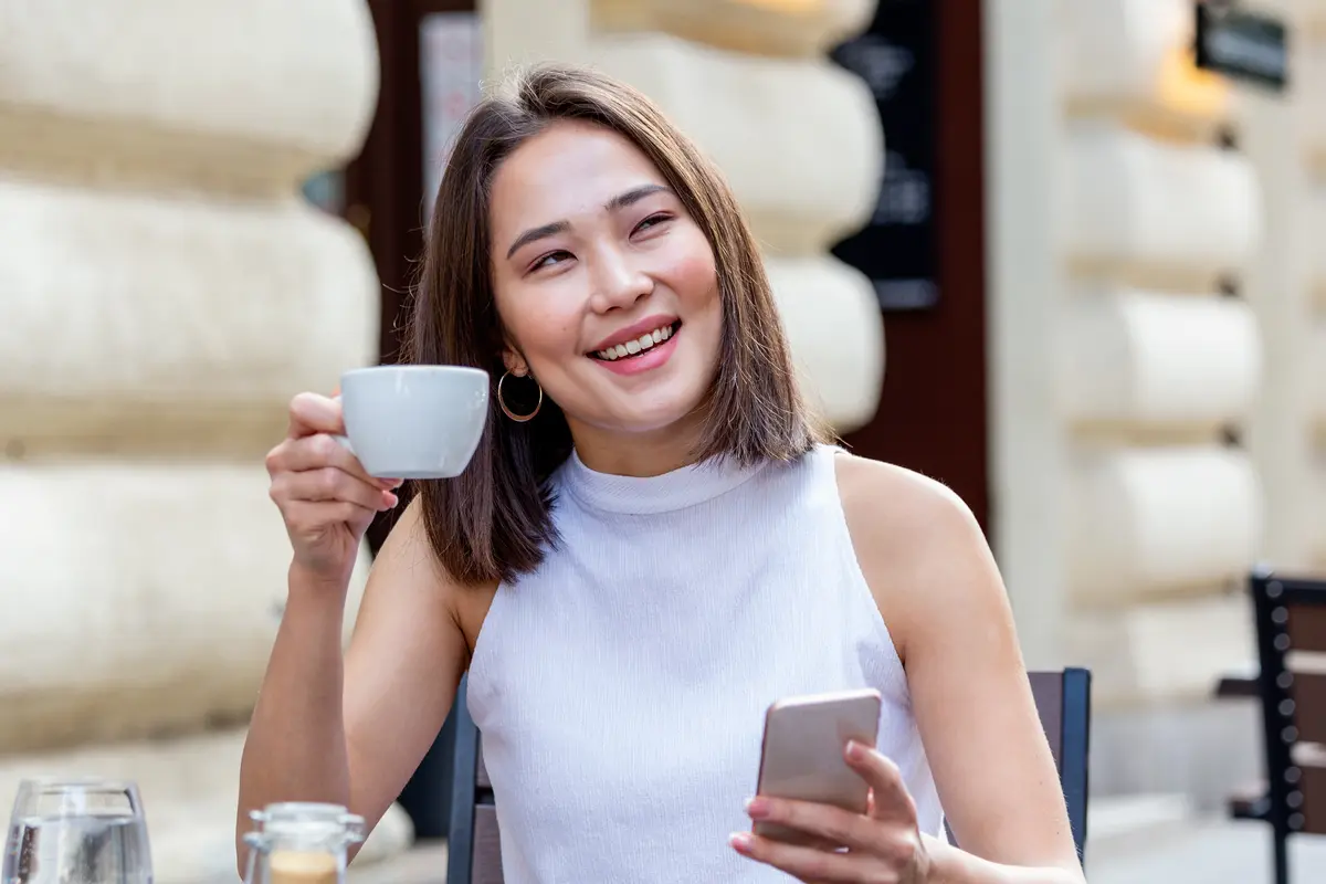 perempuan bahagia