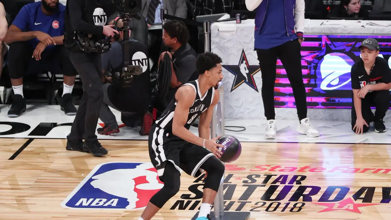 Aksi Spencer Dinwiddie saat Skill Challenge di NBA All-Star 2018