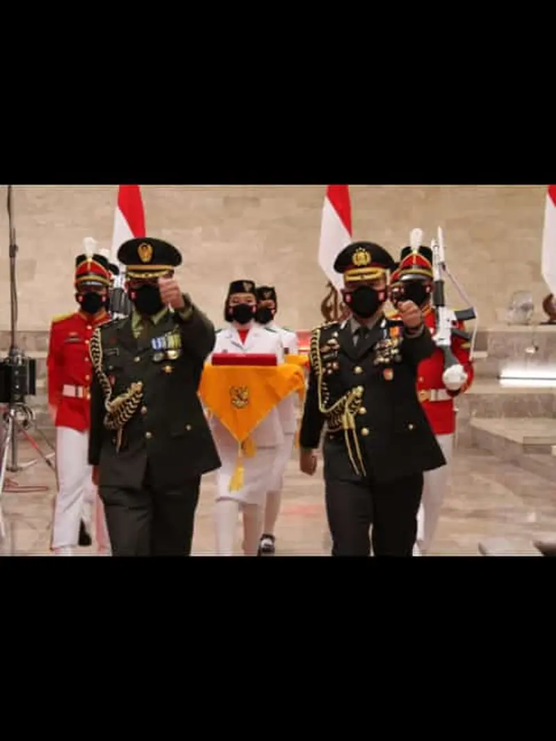 Qyara Maharani Putri, Paskibraka Nasional tahun 2021 asal Garut, Jawa Barat yang didaulat membawa baki penaikan sang saka merah putih HUT ke-77 RI pagi tadi. (Liputan6.com/Jayadi Supriadin)