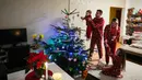 Estonia sebagian besar mengekspor pohon ke Uni Eropa. Mereka juga mengekspor pohon Natal ke Rusia sebelum invasi negara tersebut ke Ukraina menghentikan perdagangan. (AP Photo/Pavel Golovkin)
