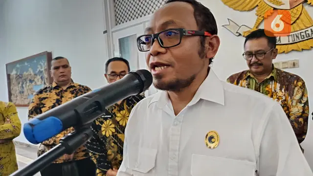 Thomas Harming Suwarta, Staf Khusus Menteri Hukum dan Hak Asasi Manusia (HAM) di Pendopo Kabupaten Sukabumi. (Liputan6.com/Fira Syahrin).
