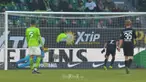 Berita video gol tercipta karena kiper Wolfsburg, Diego Benaglio, menendang bola dengan lemah. This video presented by BallBall.