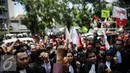 Ratusan aktivis GBI kembali melakukan aksi demonstrasi di PN Jakarta Pusat, Senin (28/3). Aksi sebagai bentuk solidaritas terhadap 23 aktivis buruh, dua pengacara publik dan satu mahasiswa yang menjalani persidangan perdana. (Liputan6.com/Faizal Fanani)