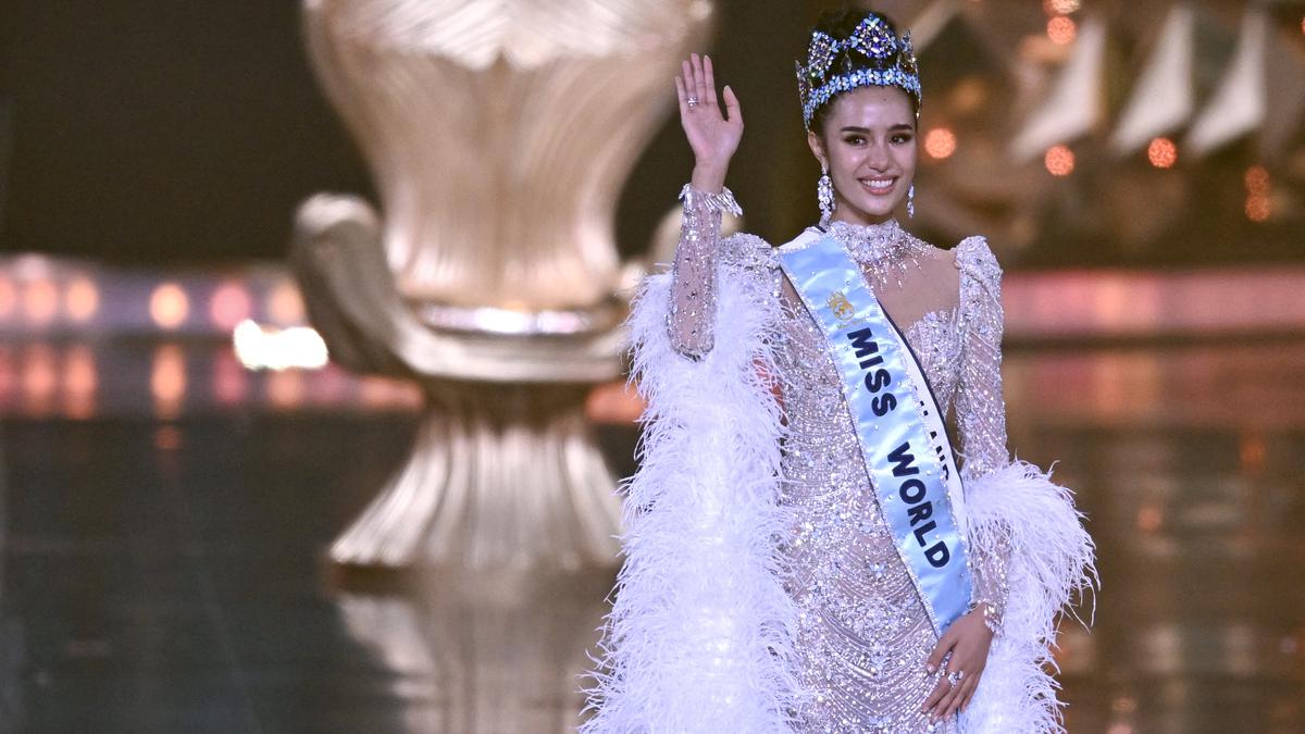 Opal Suchata Chuangsri Dimahkotai Sebagai Miss World 2025, Wakil Indonesia Jadi Pemenang Beauty with A Purpose