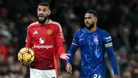 Bek MU Noussair Mazraoui (kiri) pada pertandingan kontra Chelsea. (Paul ELLIS / AFP)