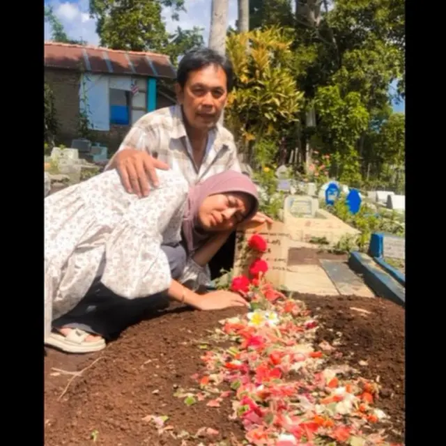 Cerita Pilu Wanita Batalkan Resepsi Pernikahan karena Suami Meninggal 4 Hari Usai Akad Nikah.  foto: TikTok @nie993