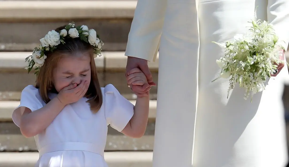 Di pernikahan Pangeran Harry dan Meghan Markle, Puteri Charlotte tertangkap kamera sedang bersin. Gemasnya! (Getty Images/Cosmopolitan)