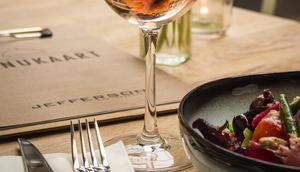 Ilustrasi Restoran | unsplash.com/@louishansel