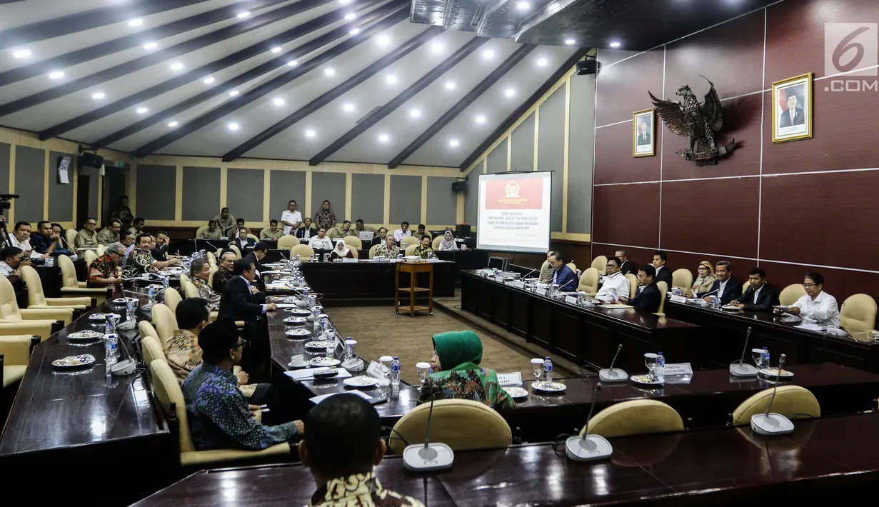 Suasana Rapat Gabungan antara MPR dan DPD di Jakarta, Selasa (24/7). Rapat Gabungan juga membahas tentang penyempurnaan peraturan tata tertib MPR. (Liputan6.com/JohanTallo)
