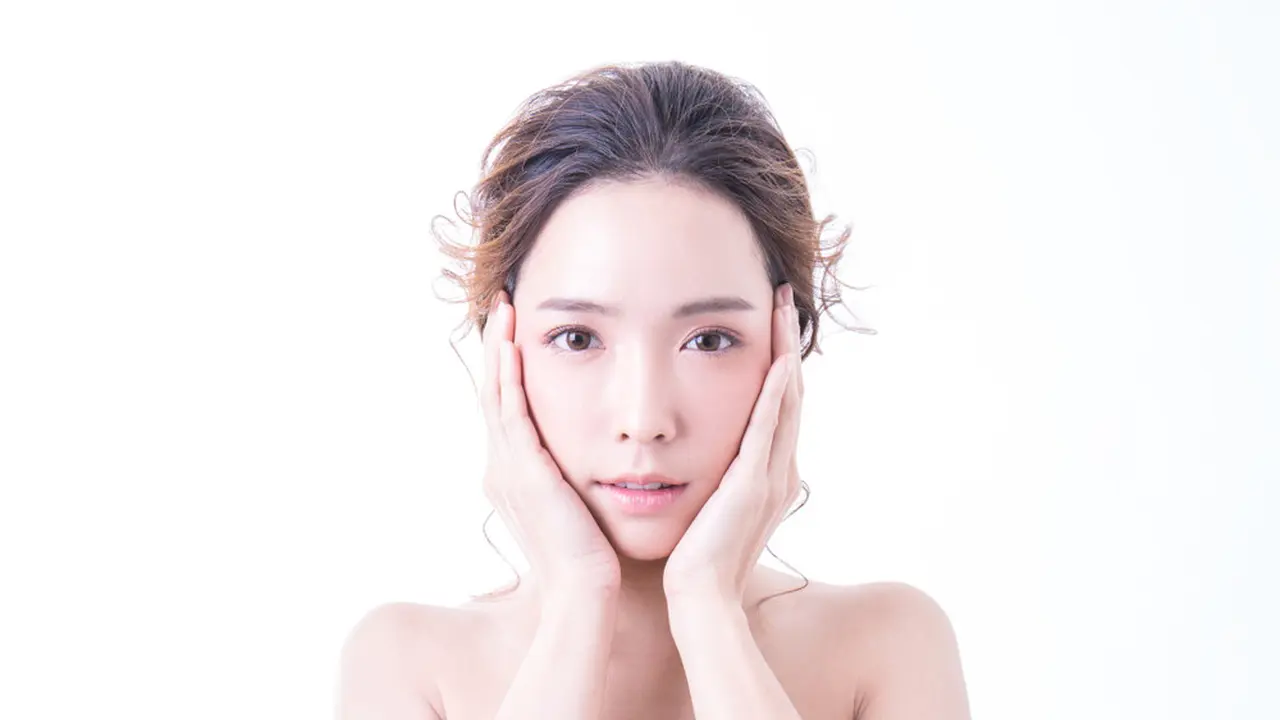 3 Rekomendasi Produk Skincare Malam Hari untuk Rawat Kulit Cantik Alami