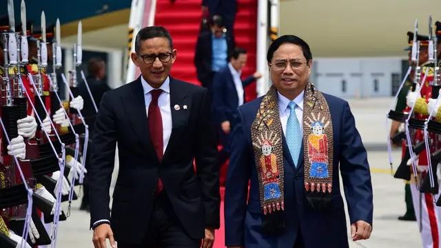 Perdana Menteri (PM) Vietnam Pham Minh Chinh (kanan) bersama Menteri Pariwisata dan Ekonomi Kreatif Sandiaga Uno (Istimewa)