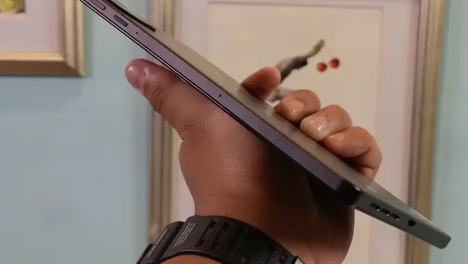 <p>Hands-on (Kanan) Lenovo Legion Tab (Eclipse Black) saat acara pengenalan di Jakarta. Liputan6.com/Matahari Kartika Purusakara.</p>