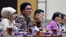 Ketua Komnas HAM Imdadun Rahmat saat melakukan RDP dengan Komisi III DPR RI, di Kompleks Parlemen Senayan, Jakarta, Rabu (29/3). Rapat tersebut membahas Calon Anggota Komnas HAM Periode 2017-2022 dan Pansel Seleksi Komnas HAM. (Liputan6.com/Johan Tallo)