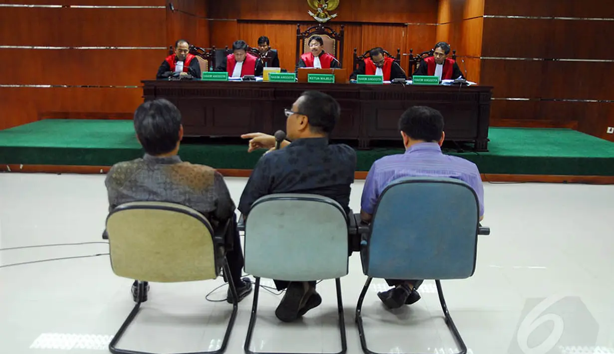 Pada sidang lanjutan kasus Hambalang ini, JPU menghadirkan tiga saksi yakni Choel Mallarangeng, Mantan Staf Ahli Kemenpora Fakhrudin dan Karyawan PT Dutasari Citralaras Roni, Senin (19/5/14). (Liputan6.com/Miftahul Hayat)