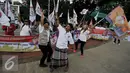Para relawan berteriak mendeklarasikan kegiatan "Relawan Cinta Ahok" di Jakarta, Sabtu (17/9). Dalam kegiatan tersebut mereka mendukung dan berharap Gubernur Basuki T Purnama kembali mencalonkan diri pada Pilkada 2017-2022. (Liputan6.com/Johan Tallo)
