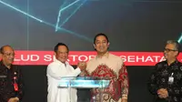 Kepala LKPP RI Hendrar Prihadi bersama Mendagri Tito Karnavian dalam Peluncuran Surat Edaran Bersama untuk mengoptimalisasi pengadaan di Badan Layanan Umum Daerah. (Dok. KLPP)
