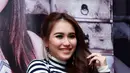 Ayu Ting Ting kerap menyanyikan lagu-lagu yang menggambarkan potret dari kisah cinta yang dialaminya. Seperti halnya 'Alamat Palsu' dan 'Minyak Wangi', yang seperti membahas perjalanan kisah cintanya dengan mantan suaminya dulu. (Deki Prayoga/Bintang.com)