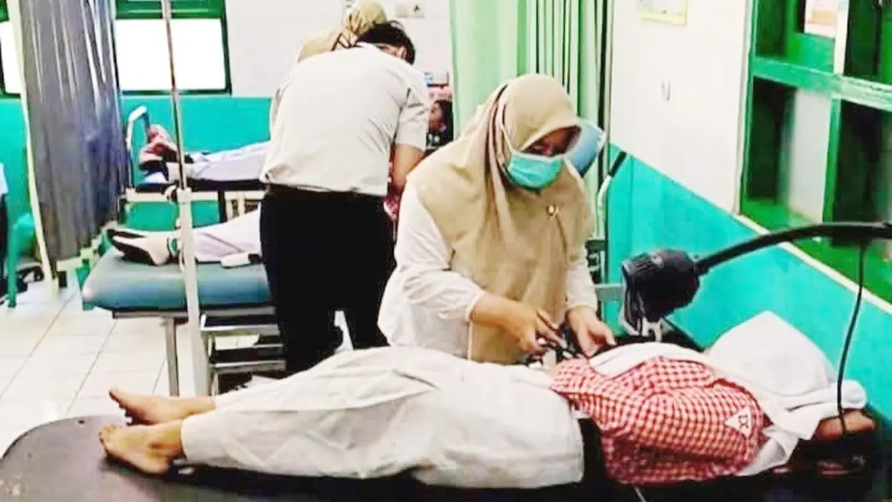 40 orang siswa masih menjalani perawatan di rumah sakit dan Puskesmas. (Liputan6.com/Arief)