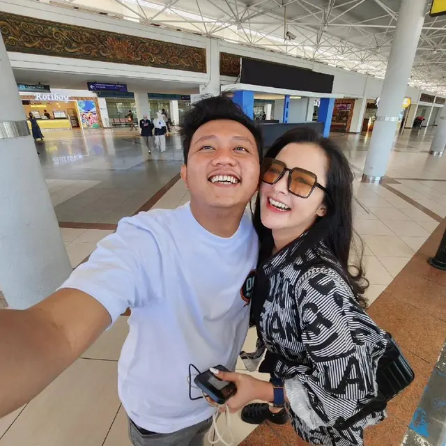 Dituding Pernah Jadi Wanita Simpanan, Ini 6 Potret Bella Bonita dan Denny Caknan Usai Nikah