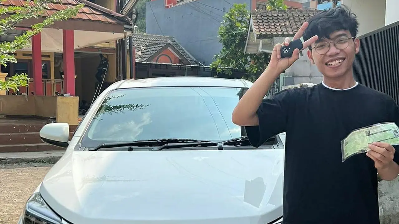 Momen Bahagia Terima Mobil Agya Seharga Rp1 dari Flash Sale Rp1 Shopee