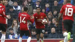 Marcus Rashford membuka keunggulan bagi Manchester United saat bertamu ke markas Blackburn Rovers pada putaran kelima Piala FA di Ewood Park, Blackburn, (19/2/2017). MU menang 2-0. (Martin Rickett/PA via AP)