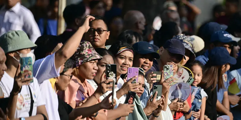 Warga Mulai Padati Area Masjid Istiqlal Jelang Kedatangan Paus Fransiskus