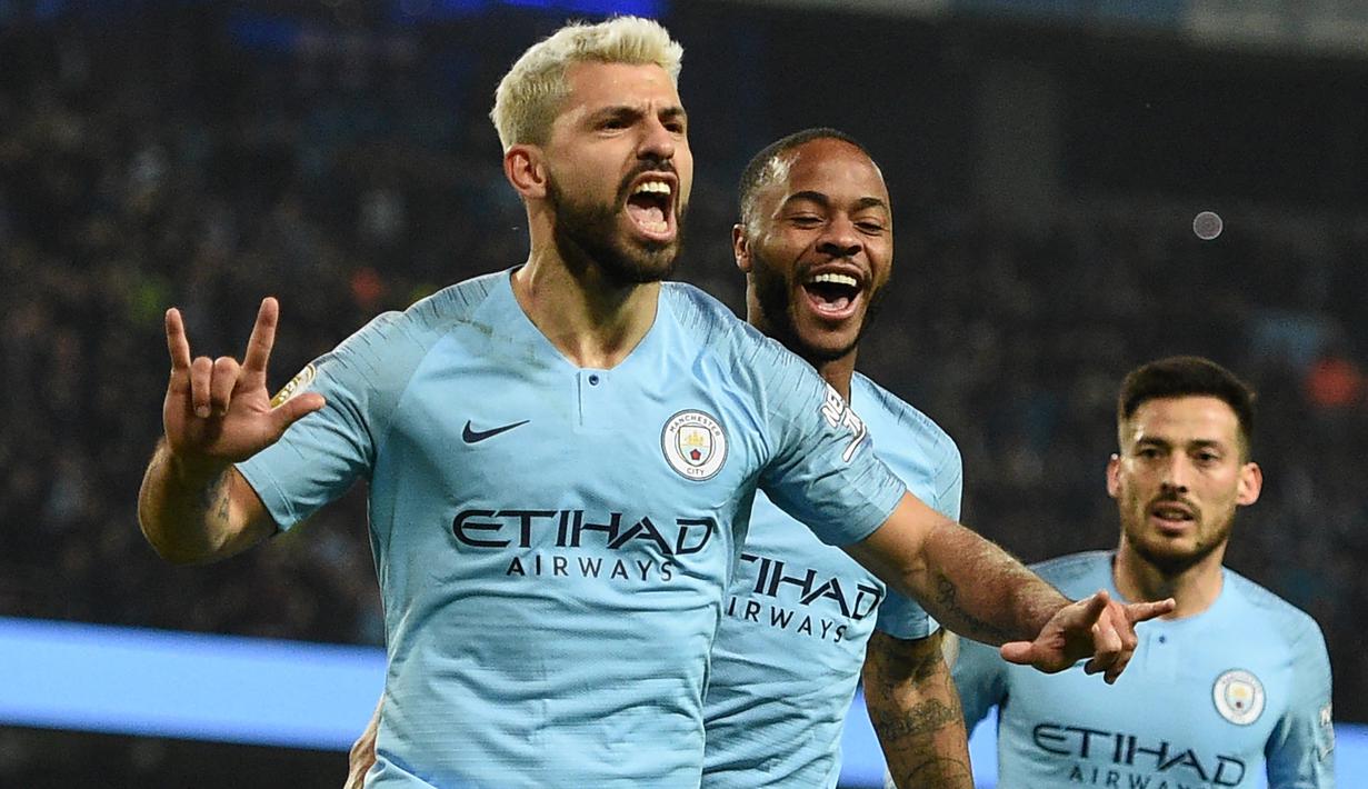 Sergio Aguero. Striker Argentina yang kini berusia 34 tahun dan memutuskan pensiun dini akibat masalah kesehatan pada Desember 2021 bersama Barcelona ini total 10 musim berlaga di Liga Inggris mulai 2011/2012 hingga 2020/2021 hanya bersama Manchester City. Ia tampil dalam 9 laga pembuka Liga Inggris dengan mencetak 7 gol. Satu-satunya laga pembuka yang dilewatkan adalah di musim terakhirnya pada 2020/2021 saat ia terpapar COVID-19. (AFP/Oli Scarff)