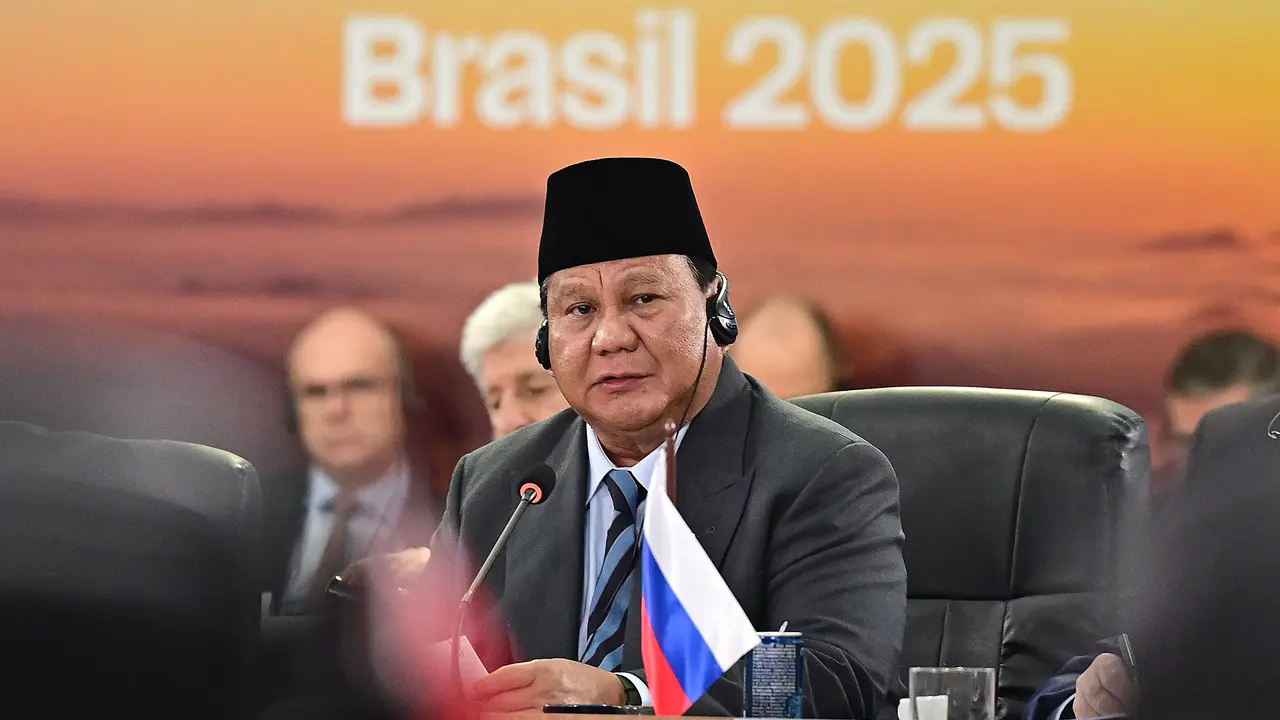 Presiden Prabowo Subianto saat mengikuti sesi pertemuan hari kedua Konferensi Tingkat Tinggi (KTT) BRICS bersama para pemimpin dan delegasi negara di Rio de Janeiro, Brasil, Senin, 7 Juli 2025 (Muchlis Jr - Biro Pers Sekretariat Presiden)