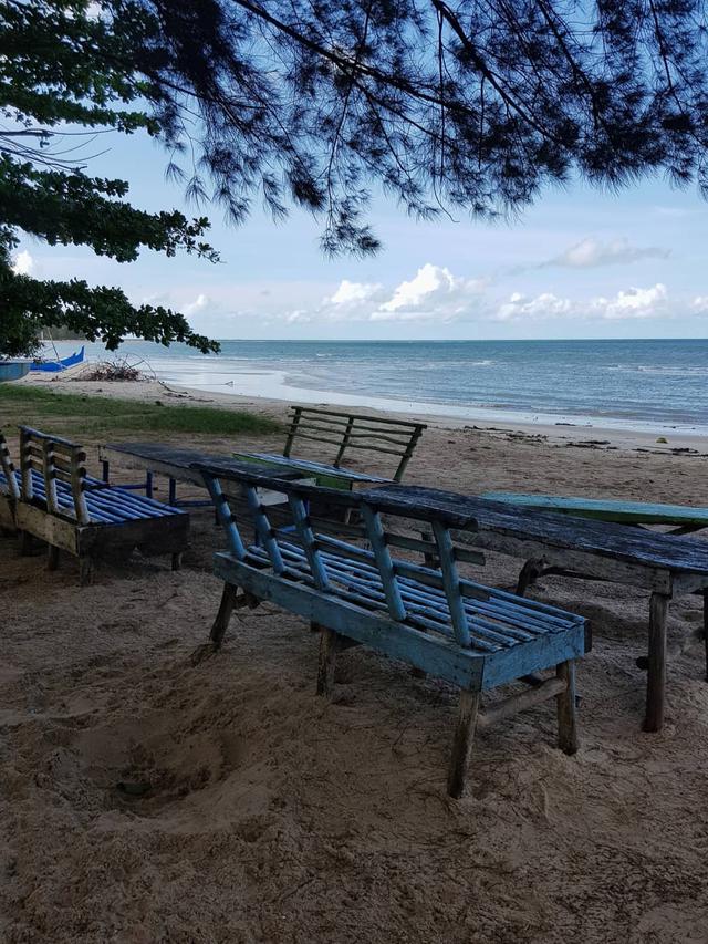 Pantai Burung Mandi, Belitung Timur. (dok. Instagram @anindhyagaryy/https://www.instagram.com/p/Bs2vOWLFeK0/Asnida Riani)