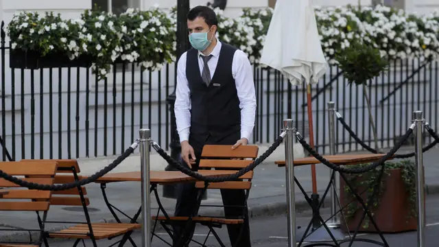 Waiters Adalah Istilah Pramusaji untuk Laki-Laki, Ini Tugas dan Tanggung Jawabnya