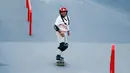 Skateboarder Indonesia Aliqqa Novvery pada sesi latihan jelang Asian Games 2018 di arena roller sport Jakabaring Sport City, Palembang, Senin (27/8). Aliqqa (9) merupakan atlet termuda pada ajang olah raga Asian Games. (ANTARA FOTO/INASGOC/M N Kanwa)