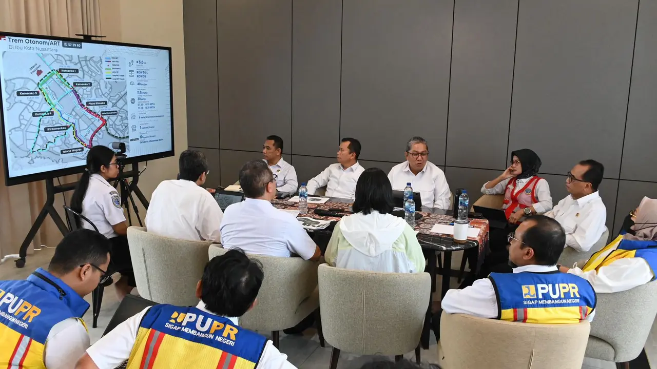 Menteri Perhubungan Budi Karya Sumadi meninjau pembangunan di Ibu Kota Nusantara (IKN)termasuk rumah tapak yang akan ditinggalinya nanti. (Dok Kemenhub)