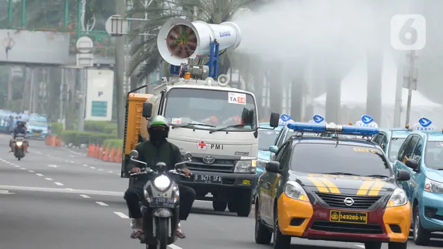 Penyemprotan Disinfektan Menggunakan Mobil Gunner