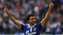 Raul Gonzalez (3 benua). Di Eropa ia berseragam Real Madrid selama 16 musim mulai 1994/1995 dan pada 2010 hijrah ke Schalke selama 2 musim. Pada 2012 ia hijrah ke Asia bersama Al Sadd di Liga Qatar selama 2 musim. Pada 2015 ia bermain untuk New York Cosmos di Liga Amerika. (AFP/Patrik Stollarz)