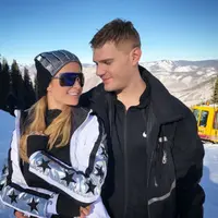 Paris Hilton resmi dilamar Chris Zylka. (Instagram/parishilton)