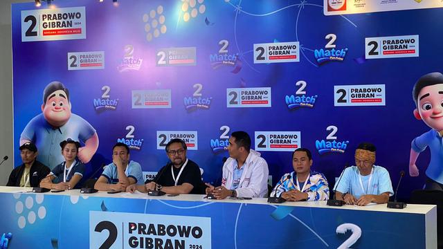 Calon wakil presiden nomor urut 02, Gibran Rakabuming Raka, menyaksikan Fun Futsal di Indonesia Arena, Gelora Bung Karno, Jakarta, Jumat (2/2/2024). (Merdeka.com/Muhammad Genantan Saputra)