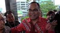 Anggota Tim 9, Hikmahanto Juwana mendatangi Gedung KPK, Jakarta, Selasa (3/2/2015). Kedatangan Tim 9 untuk membahas permasalahan antara KPK dan Polri. (Liputan6.com/Faisal R Syam)