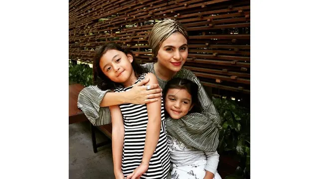 5 Gaya Asha Shara Saat Bareng Anak, Mesra dan Kompak