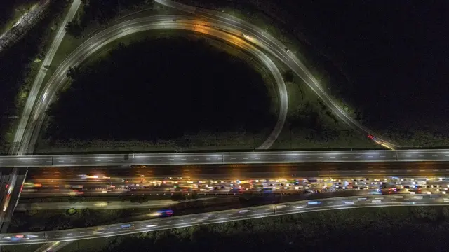 Kepadatan Arus Mudik Lebaran 2022 di Tol Jakarta-Cikampek